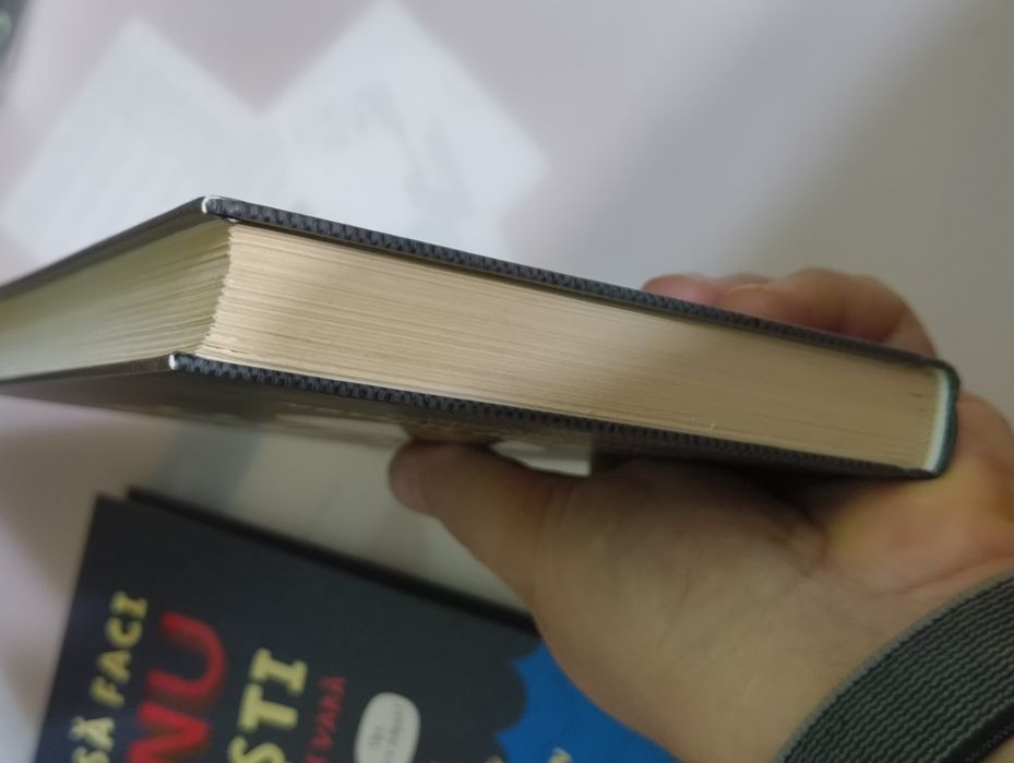 Vând carte cum sa faci sa nu citești