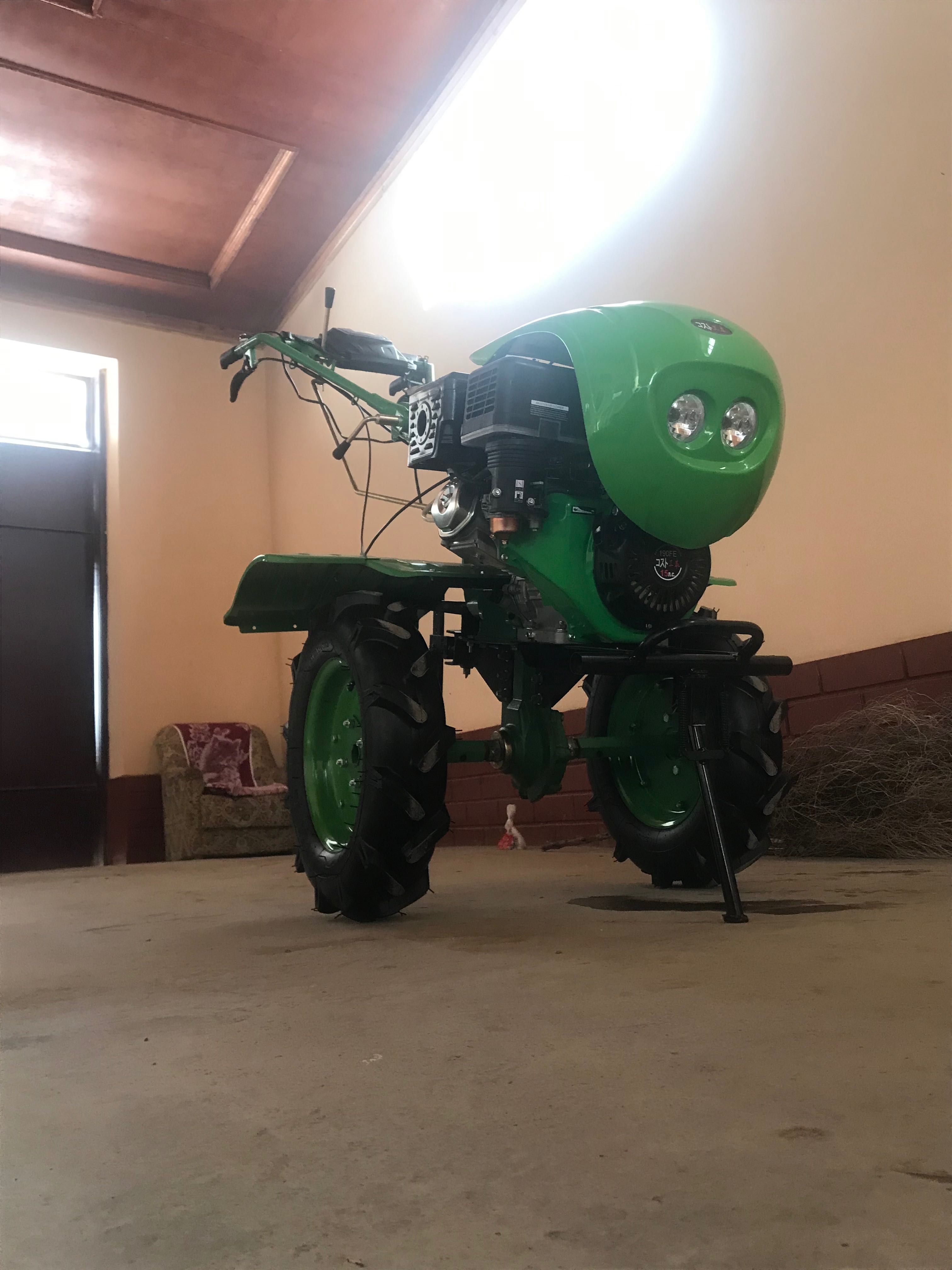 MINI Traktor sotiladi