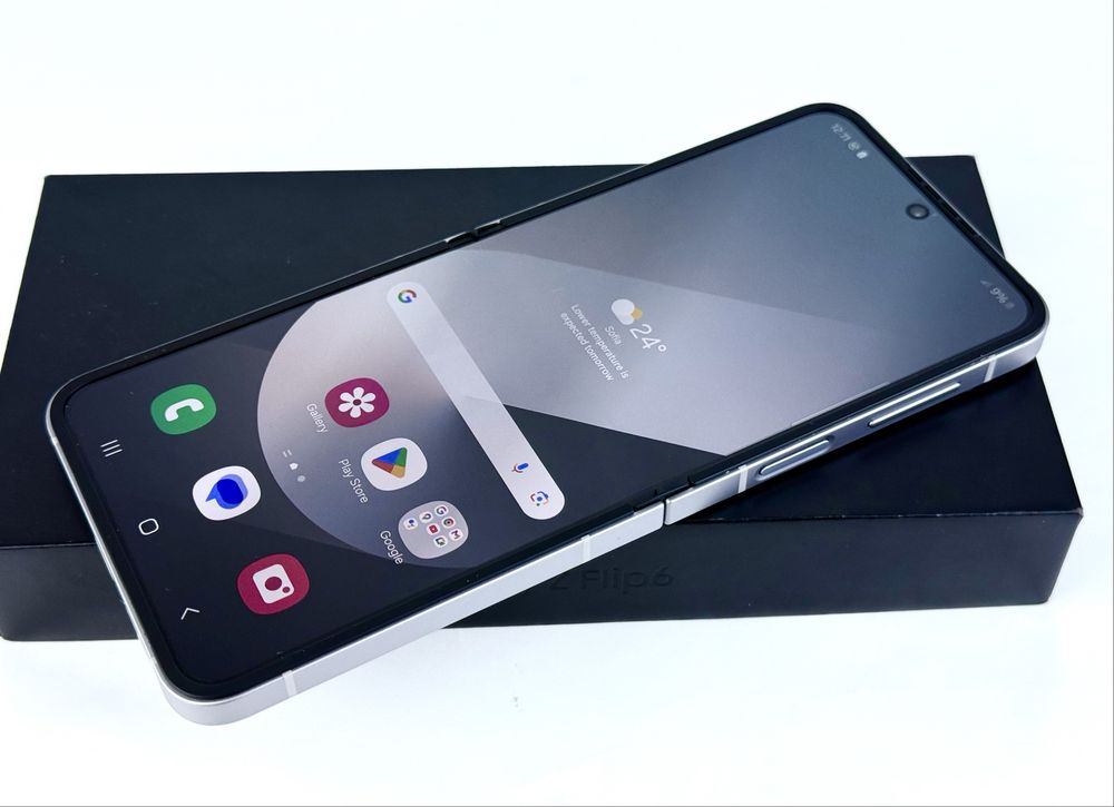 НОВ! Samsung Galaxy Z Flip 6 512GB 12RAM Silver Shadow Гаранция!
