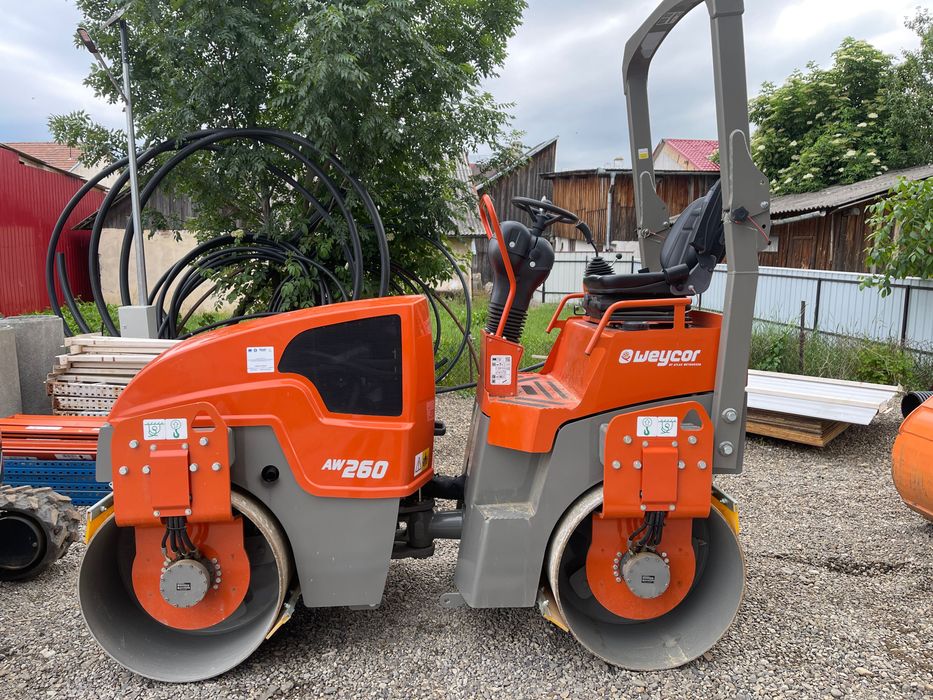 Inchiriez cilindru-compactor