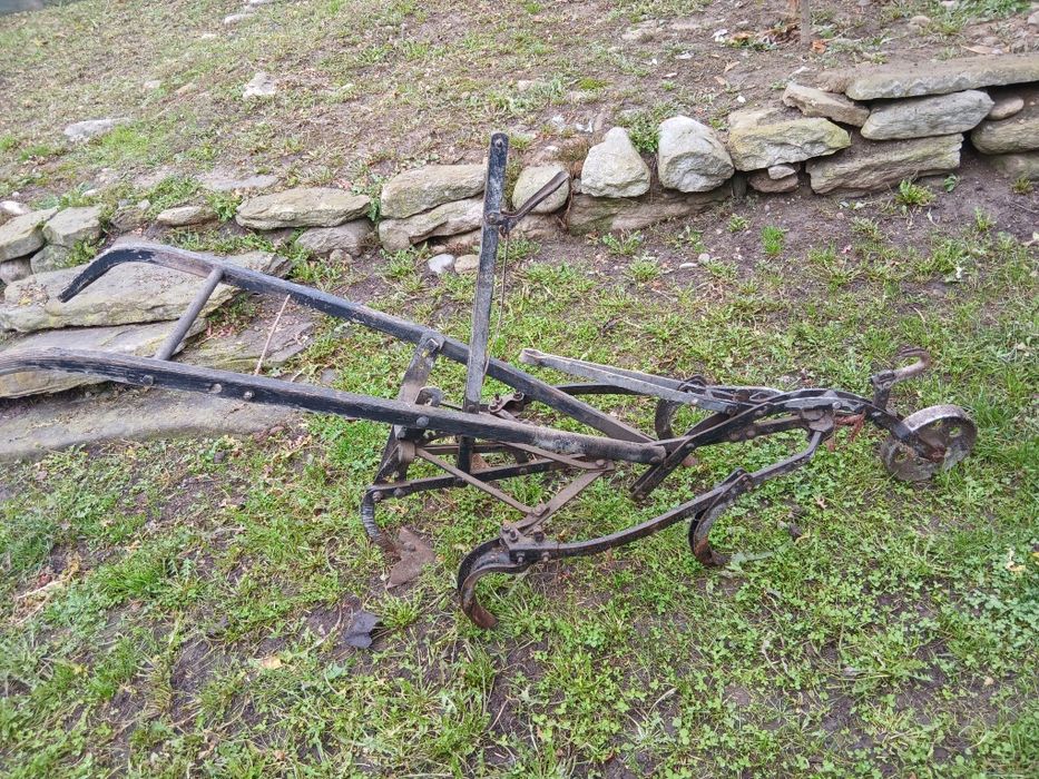 Plug prășitoare veche