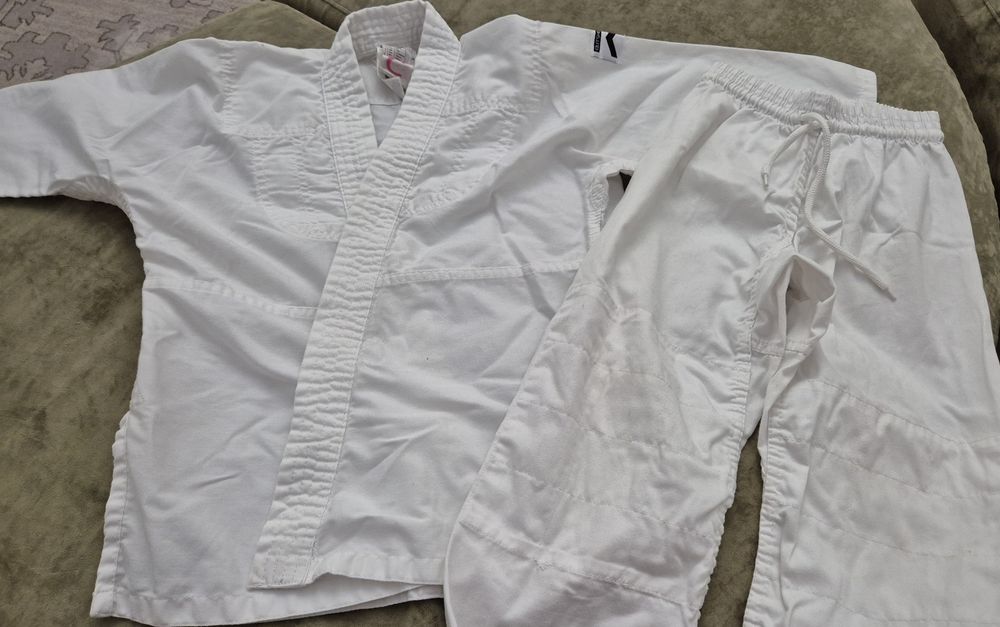 Doua kimono  120 si 130cm Decatlon