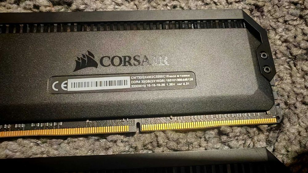 Рам памет Corsair Dominator Platinum RGB 2x16GB 32GB 3200Mhz DDR4