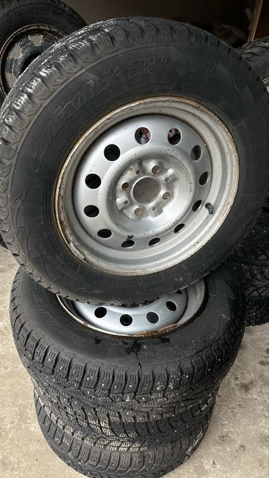 Продам зимние резины с дисками р 14 и р 13