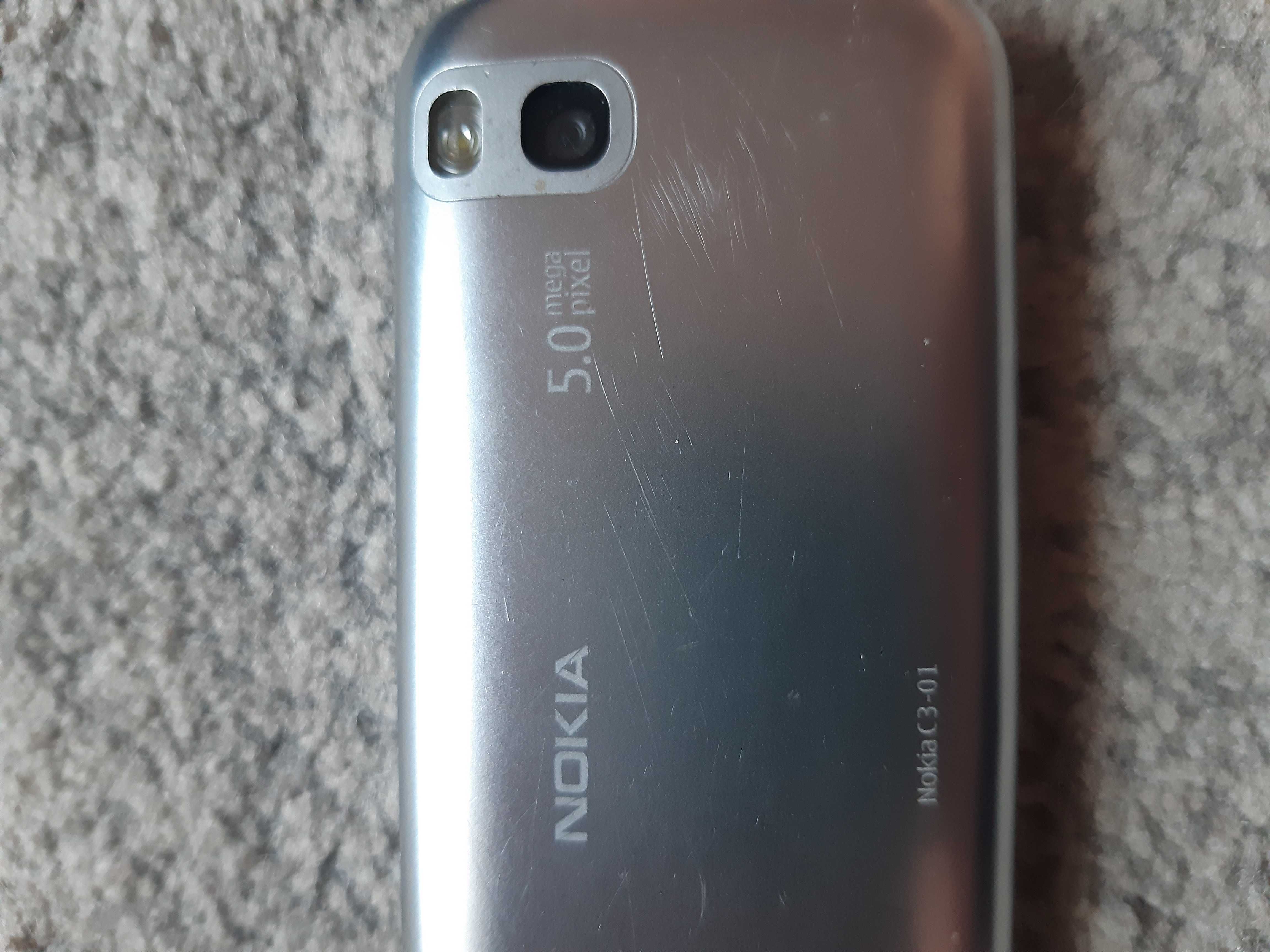 NOKIA C3-01, мобилен телефон със зарядно у-во