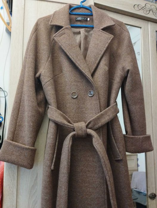 Продам пальто демисезонное новое