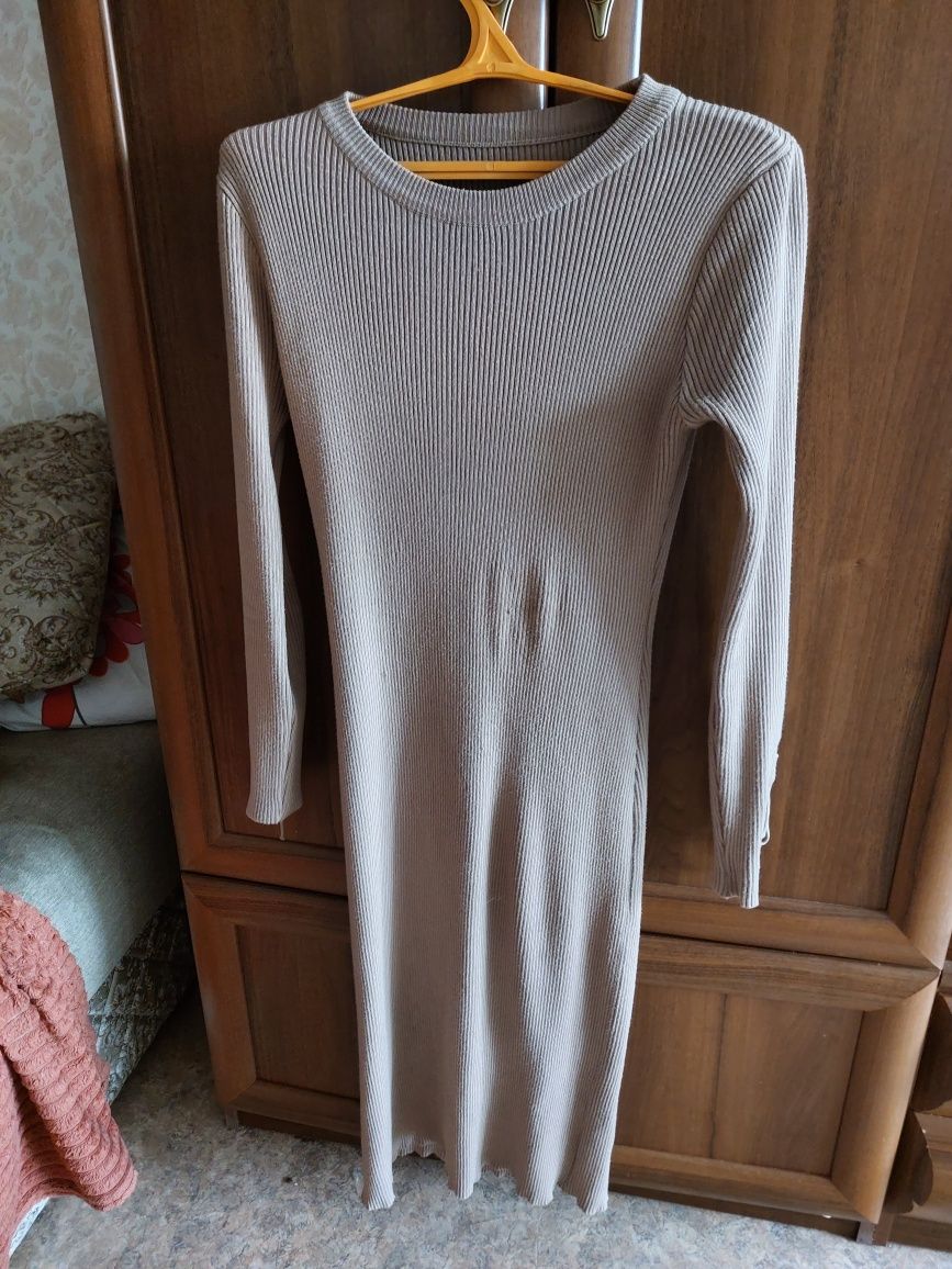 Продам женское платье  лапша 2000