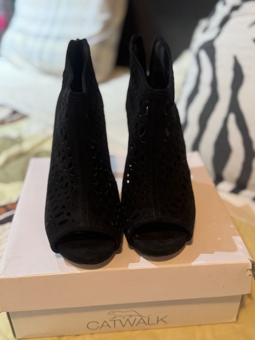 Черни обувки на ток