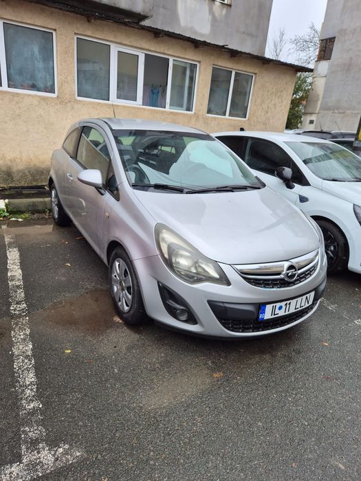 Opel Corsa alb cu 3 usi