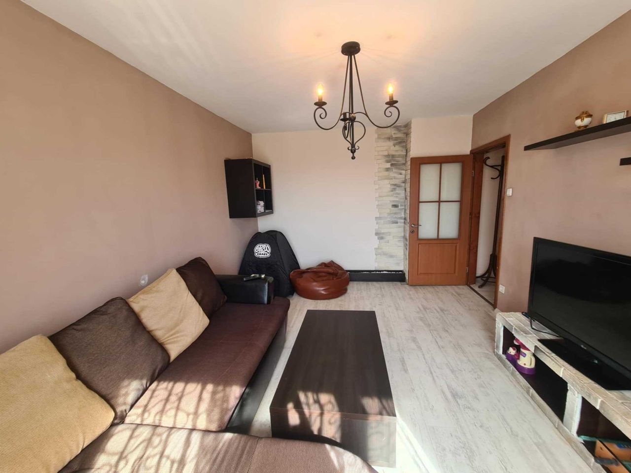 Продава се Двустаен апартамент в Хасково, Червена стена - 60 кв.м за 1020 €/кв.м - Снимка #1