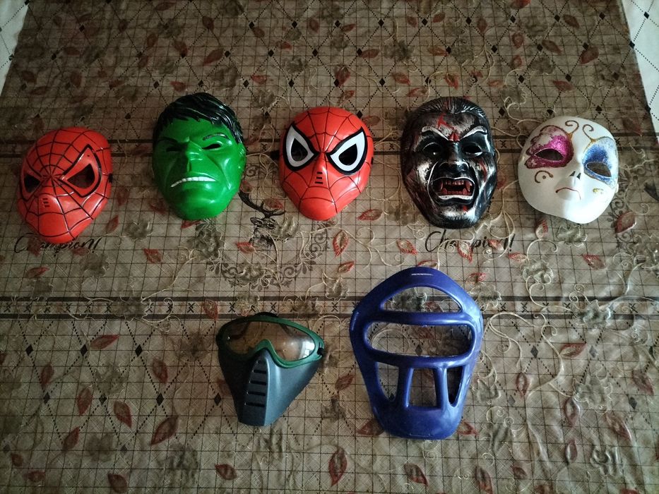 Продам зашитные шлем, каски и пиратская шапка.