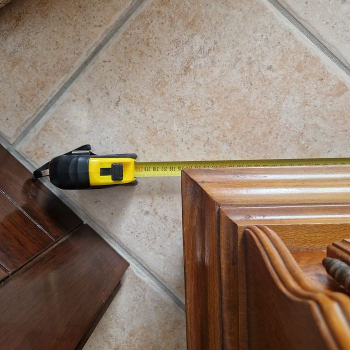 Vind comoda sufragerie din lemn culoare cires