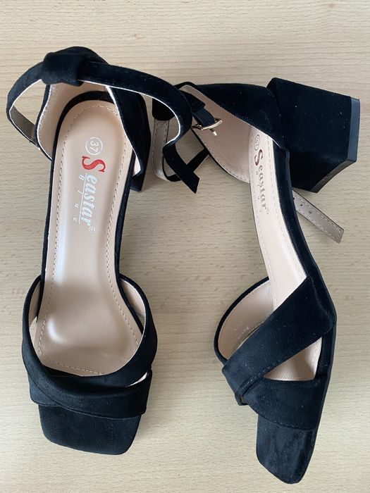 Sandale noi, marimea 37 - toc patrat