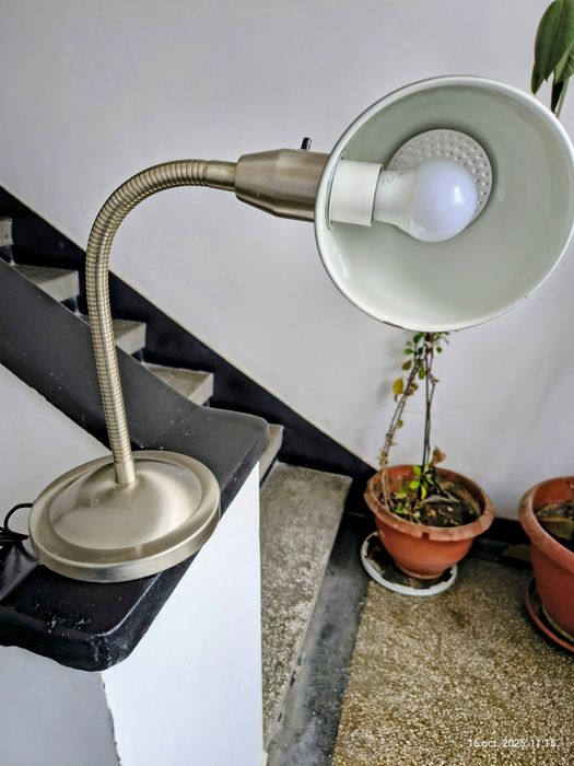 Lampă de birou flexibilă