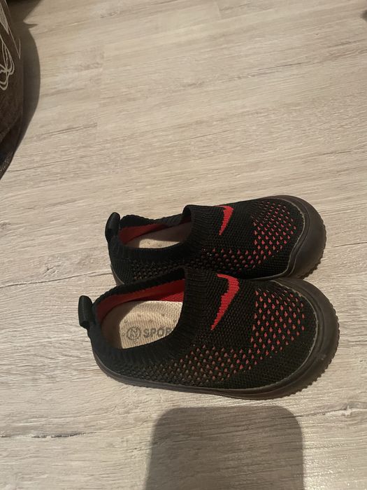 Летнияя обувь сандали и закрытая обувь