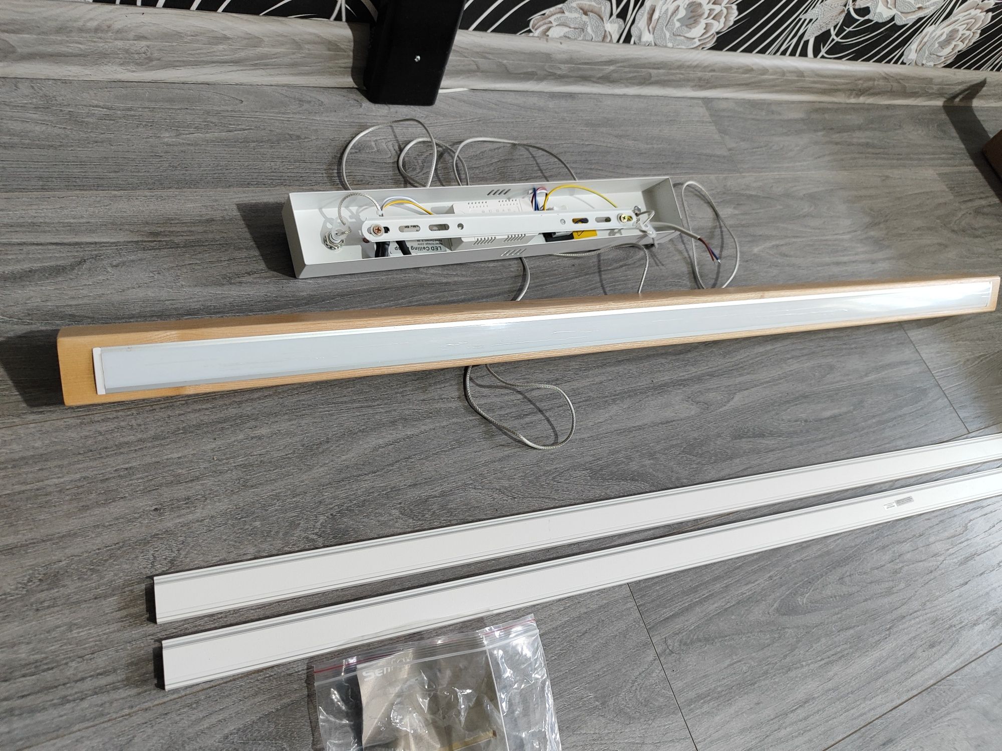 ПРОМО ! Модерен висящ LED полилей от дърво с дистанционно !