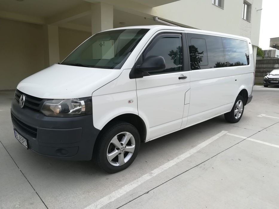 Închiriez microbuz , persoane vw  t5