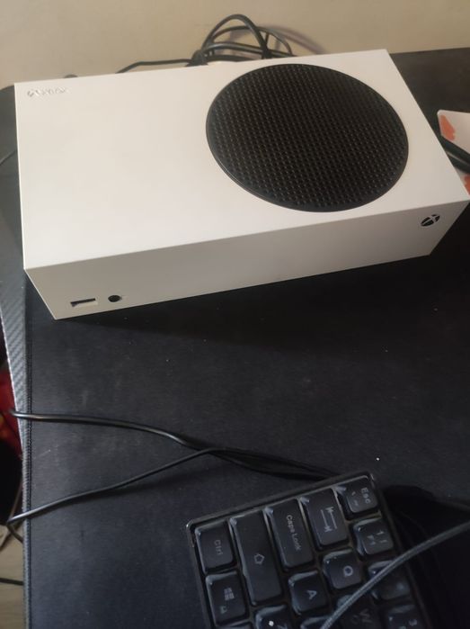 Dau la schimb Xbox series s 512Gb pentru iPhone 13