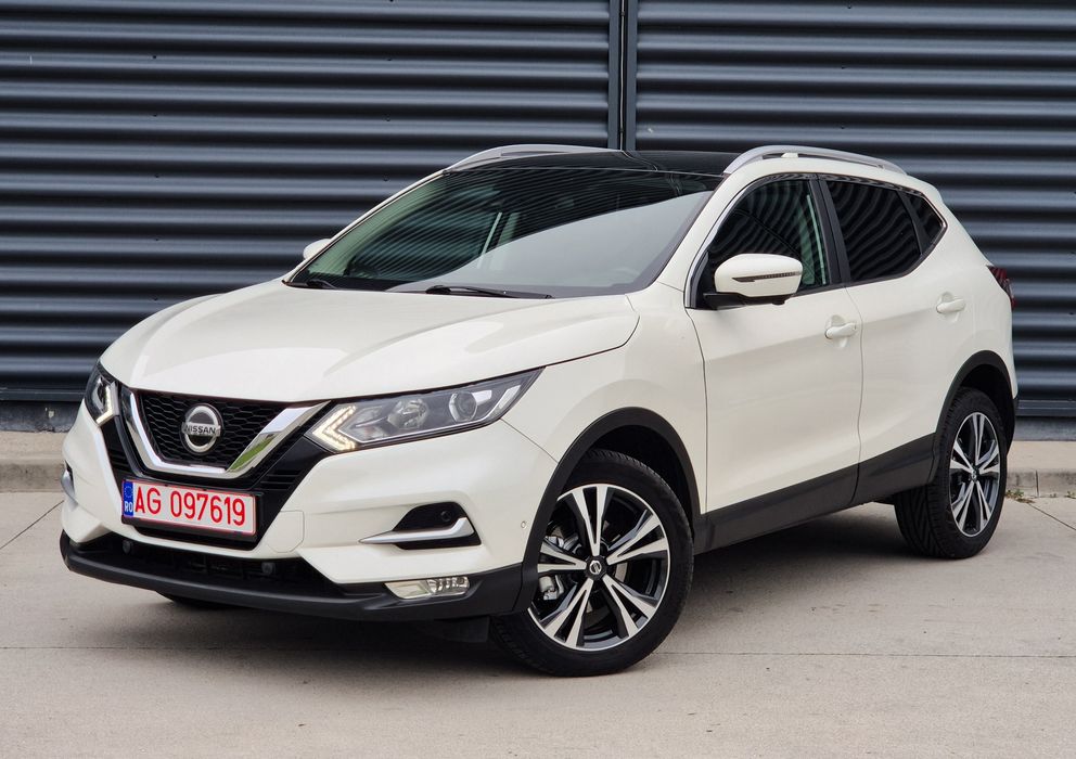 Nissan Qashqai / Automată / Benzină