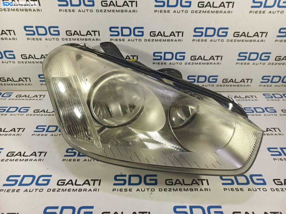 Far Dreapta FARA Xenon Ford C-Max 2007 - 2010 Cod 7M51-13W029-BC [L1520]