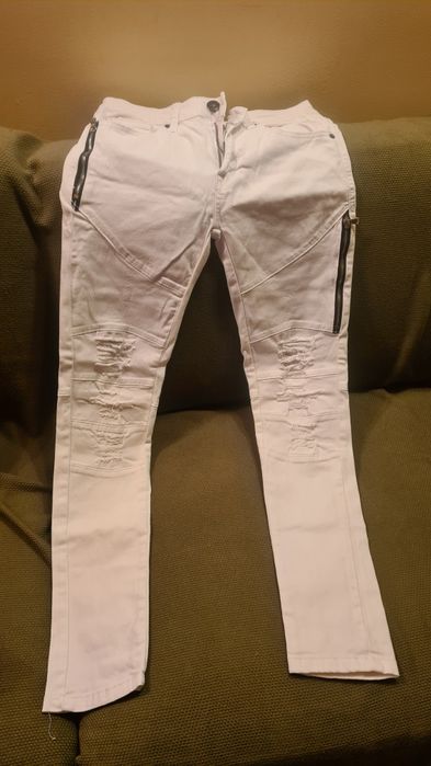 Pantaloni  băieți culoare alba, (tip blugi) marca JOHN H