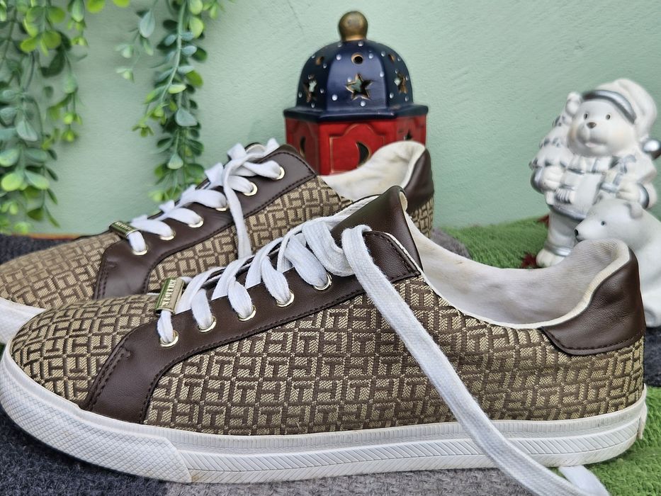 Tommy Hilfiger оригинални кецове N43,5