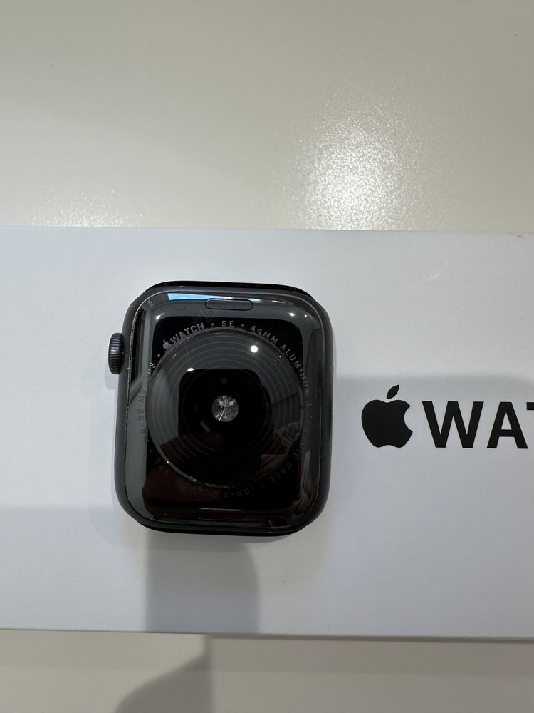 Vând Apple Watch SE 44mm prima generație
