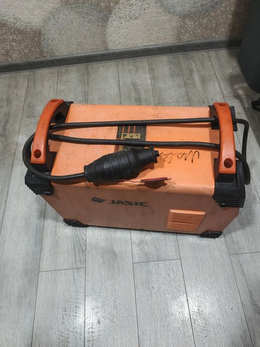 Svarka aparat 380.Jasic.bu