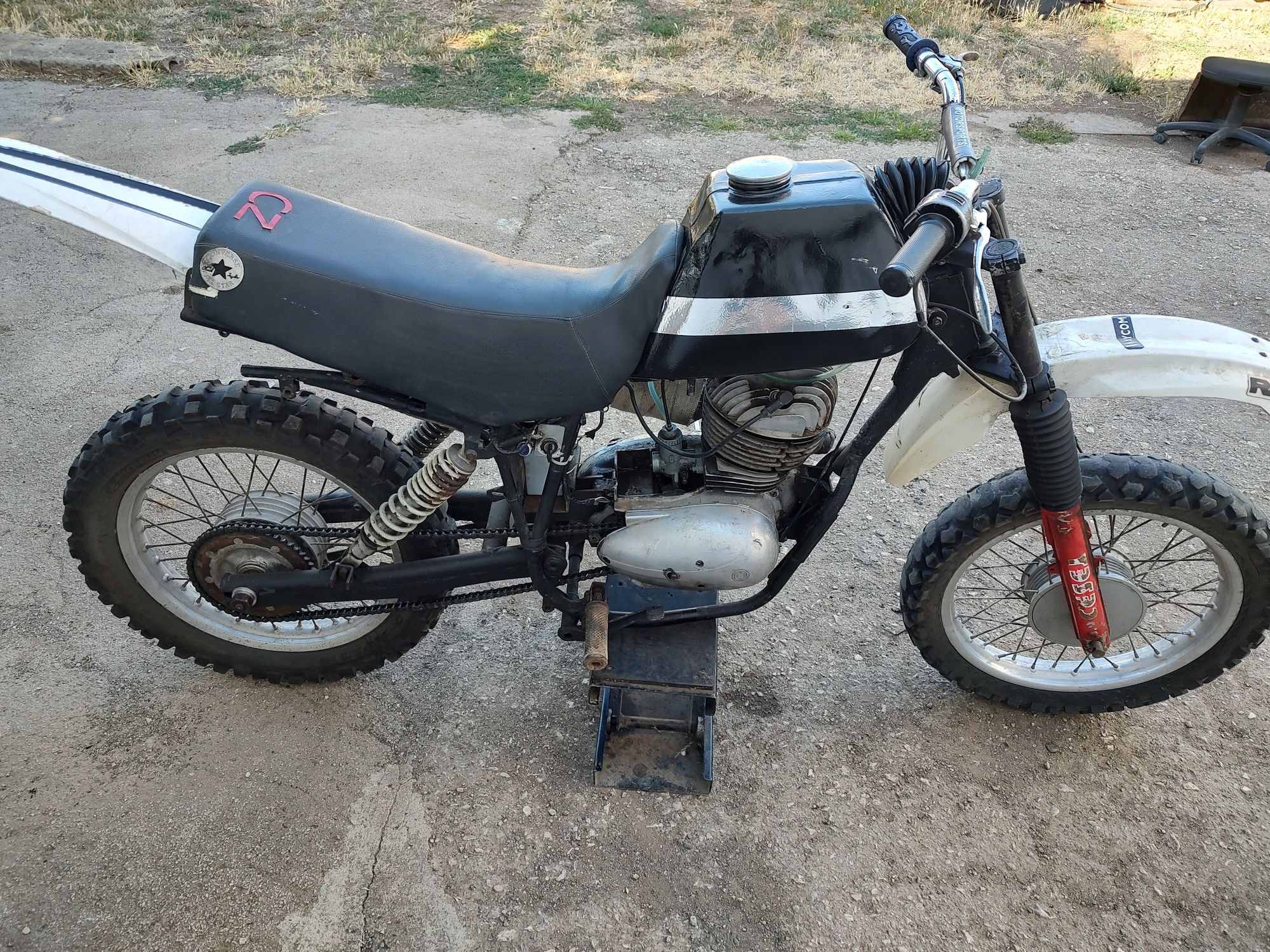 Чз крос 250 ,може и на части