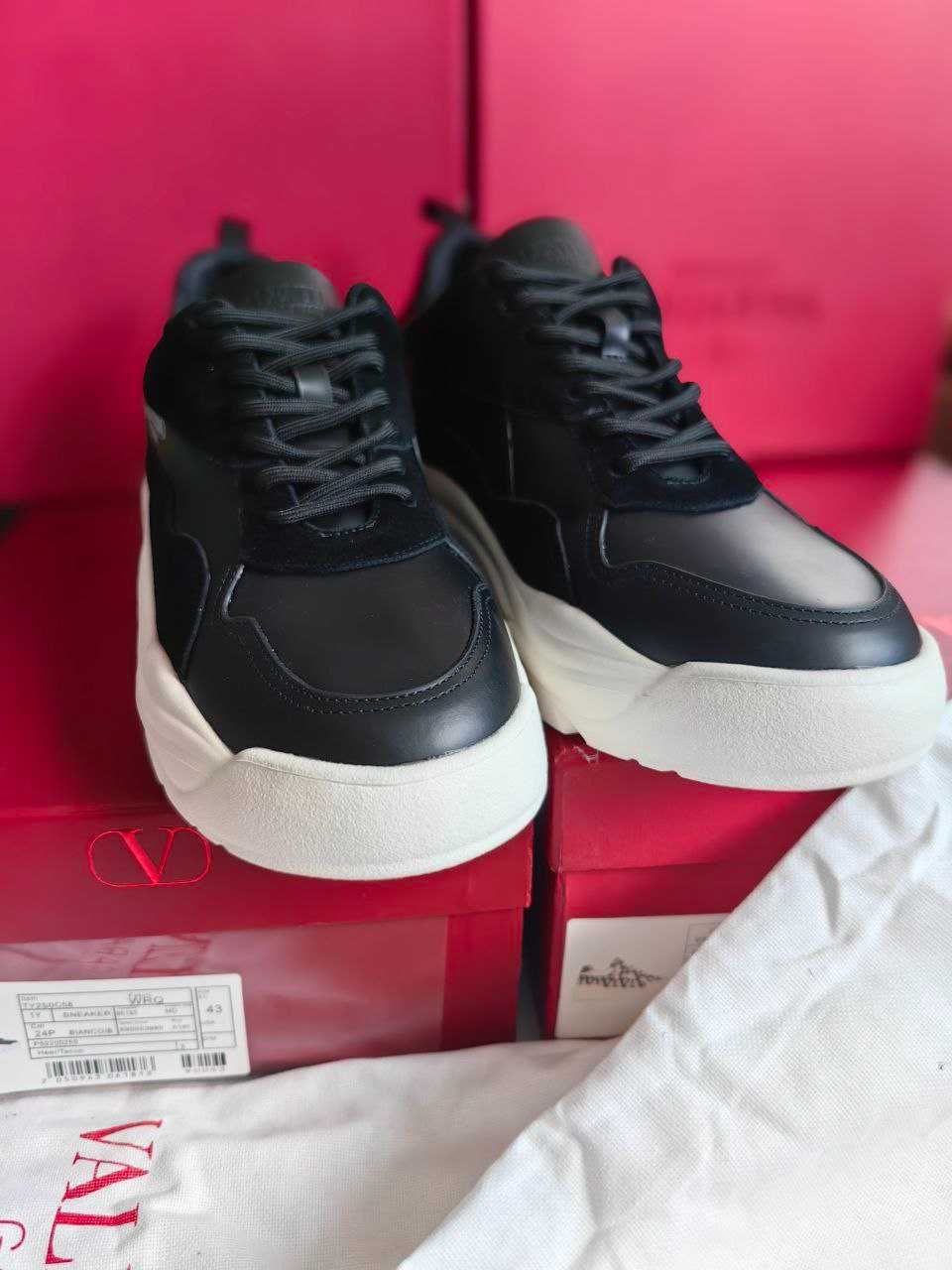 Мъжки кецове Valentino кожени налични