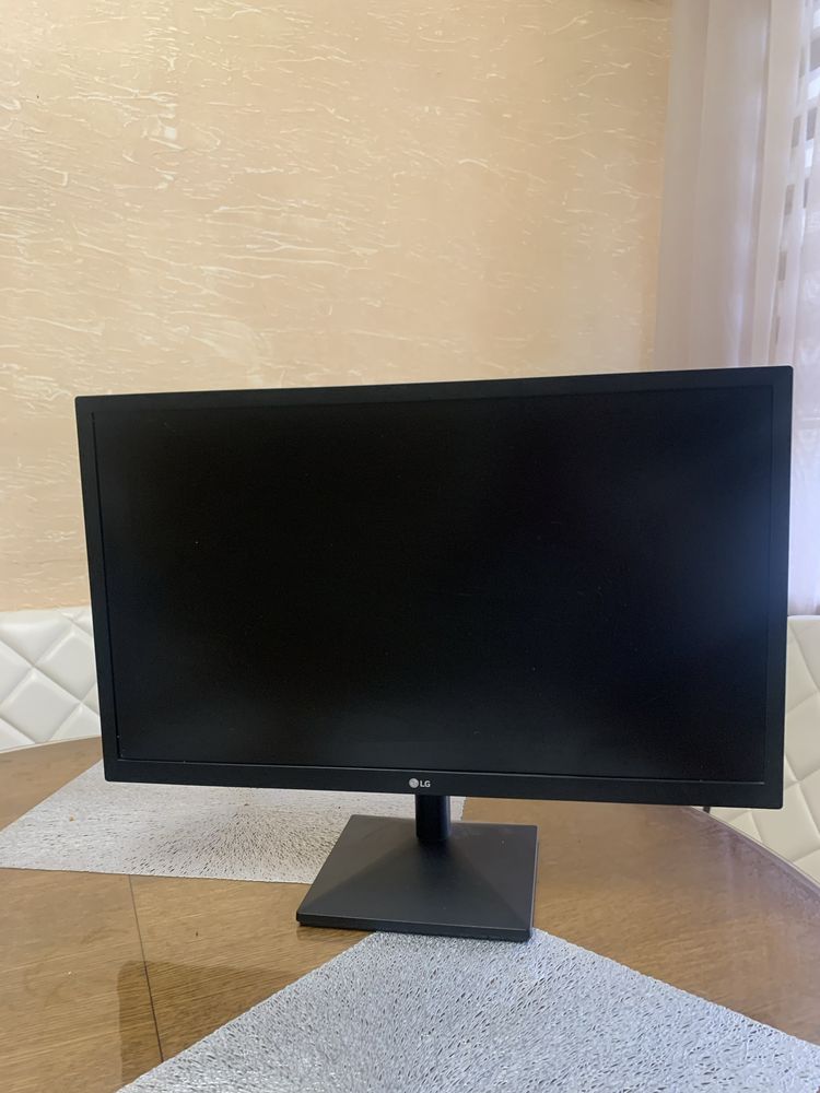 Монитор LG в идеальном состянии