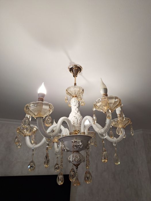 Люстра красивая в гостиную