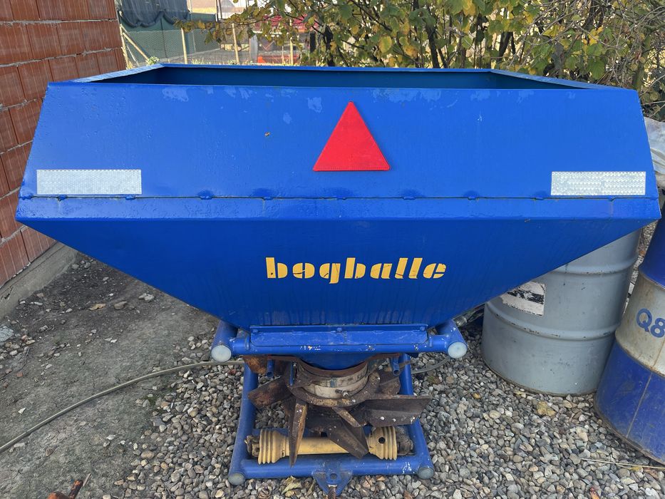 Vând mașina de împrăștiat