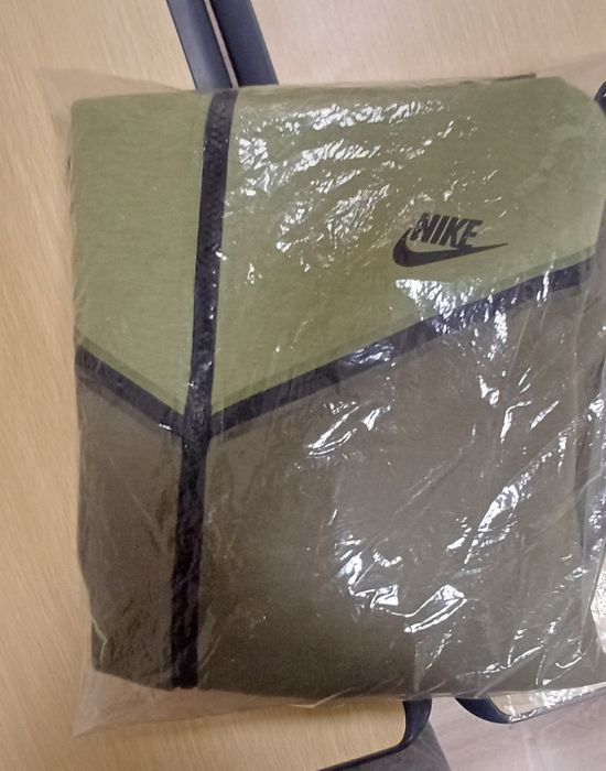 Nike - Tech Fleece - Olive Green