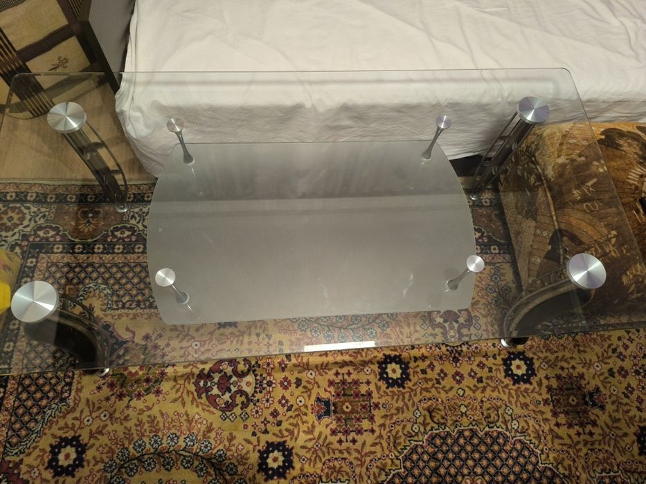 Стъклена холна маса