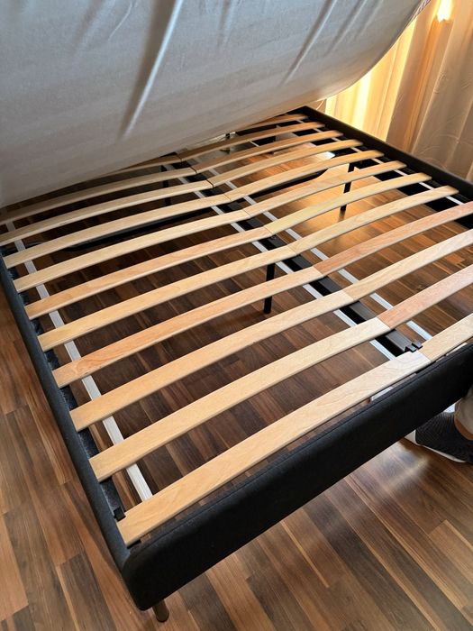 Cadru pat (140x200), somiera inclusa + 2 saltele