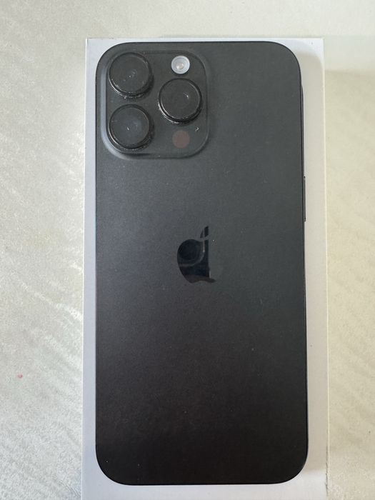 Iphone 16 про макс 256 гб на гарантии