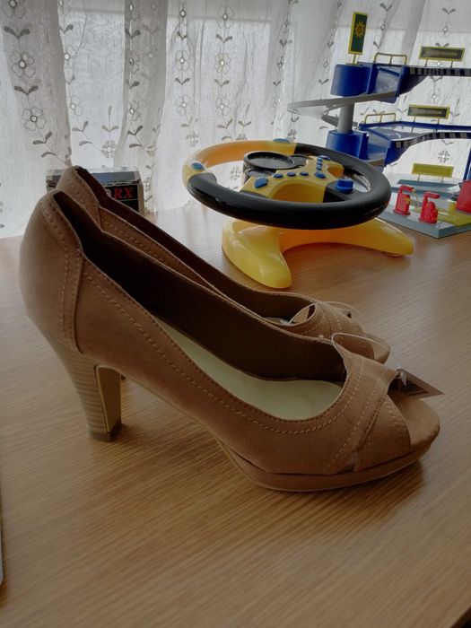 Дамски обувки с висок ток отворени