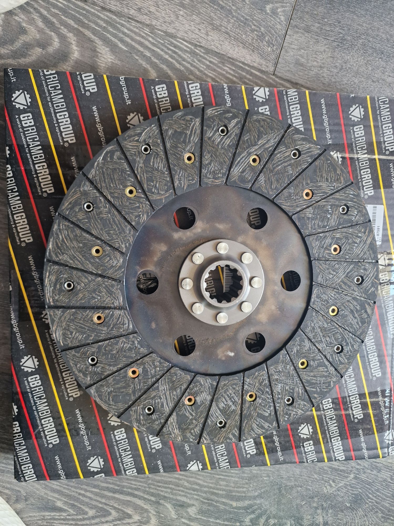 Disc ambreiaj tractor fiat 715 pe original dimensiuni 
Diametru total