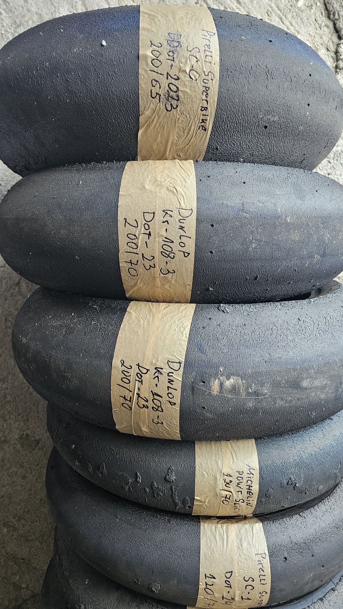 Мото гуми,сликове Dunlop kr и Pirelli superbike