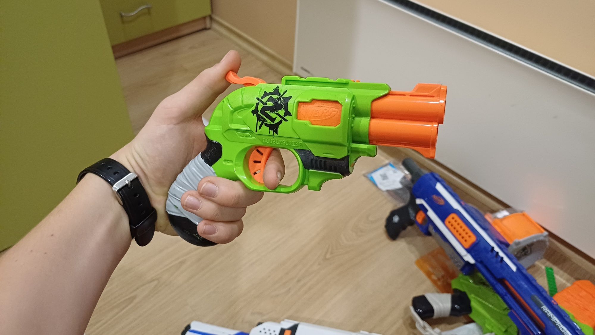 Nerf Бластери и аксесоари