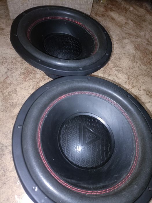 Продам два динамика AURA