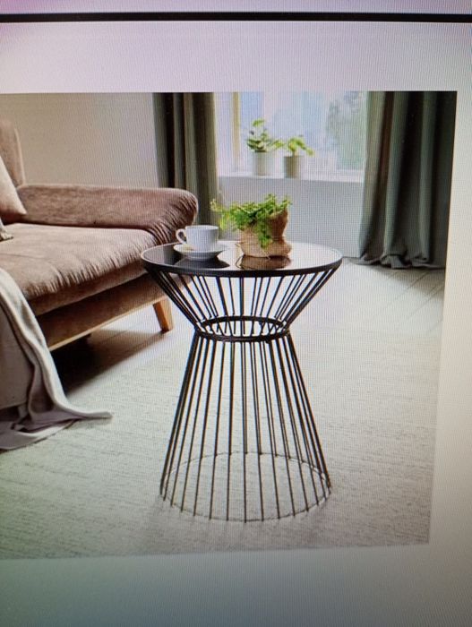 Vând măsuță de canapea nou.