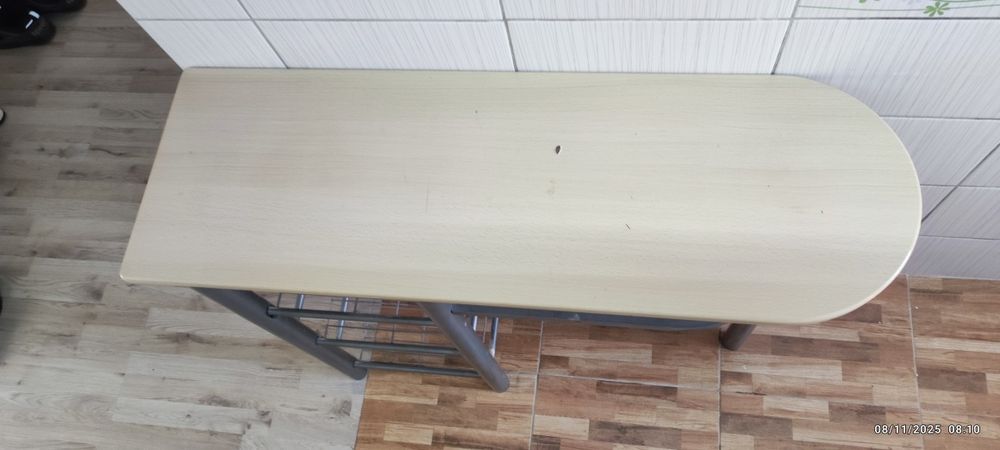 Masa tip bar cu rafturi