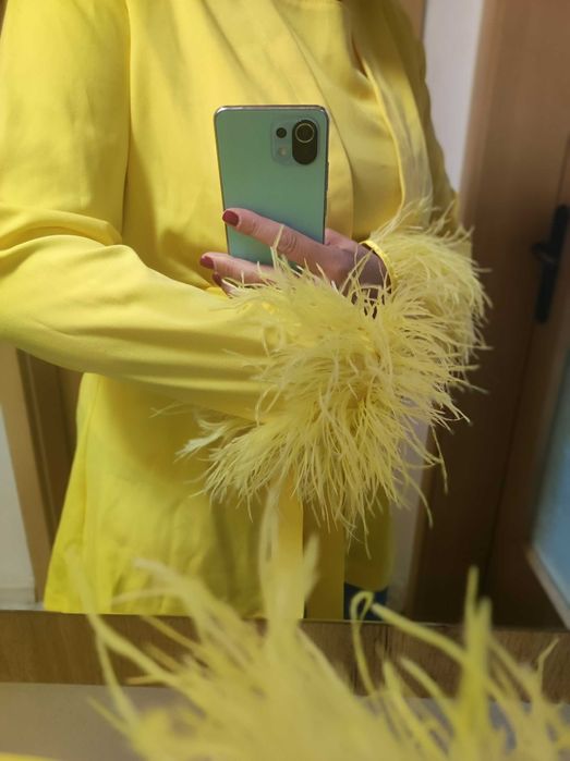 Костюм нов  размер Л но става и за М.