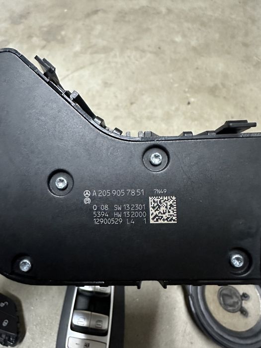 Butoane usa dreapta fata Mercedes C Class w205 cod a2059057851