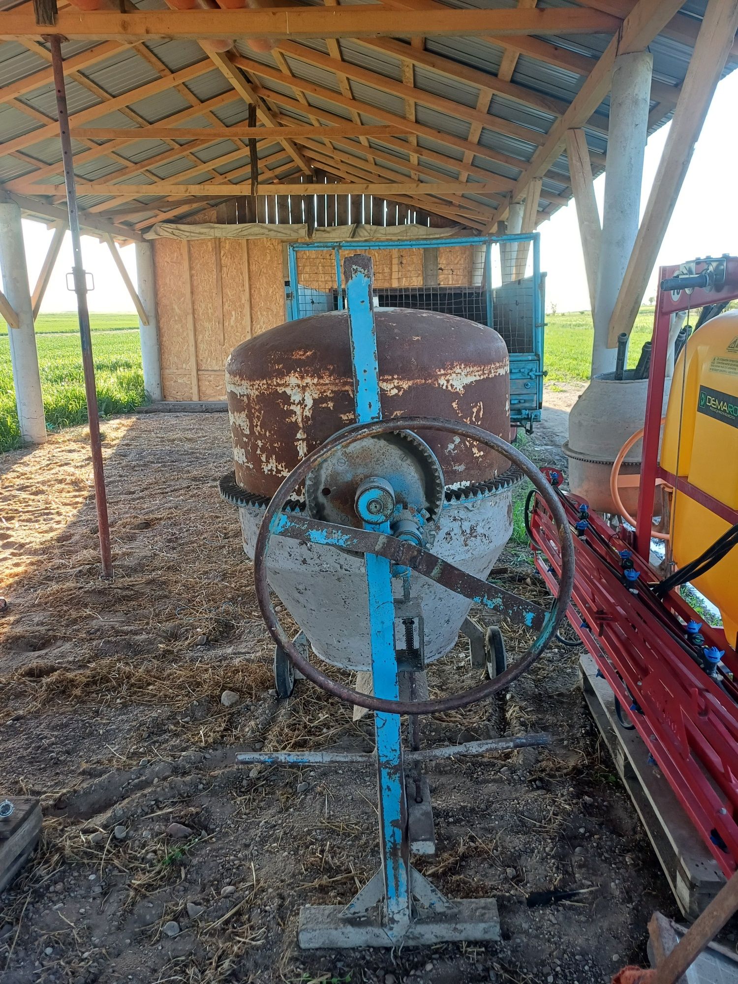 Vând Betoniera de 500kg