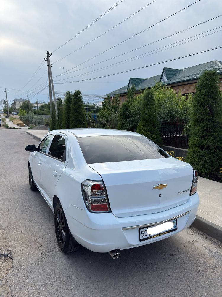 Chevrolet Cobalt 2025 midnight