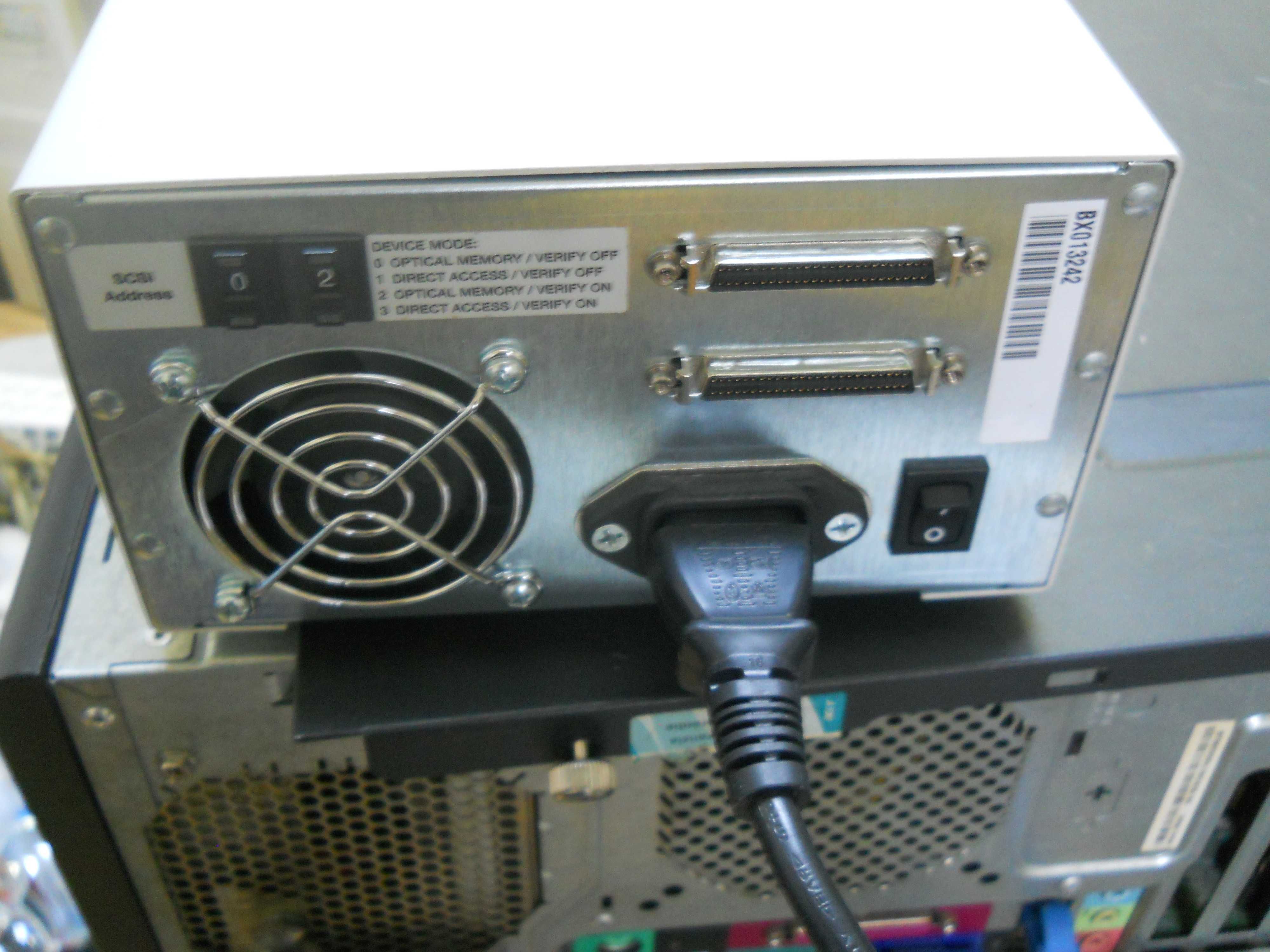 Unitate externa HP StorageWorks Optical 9100MX SCSI