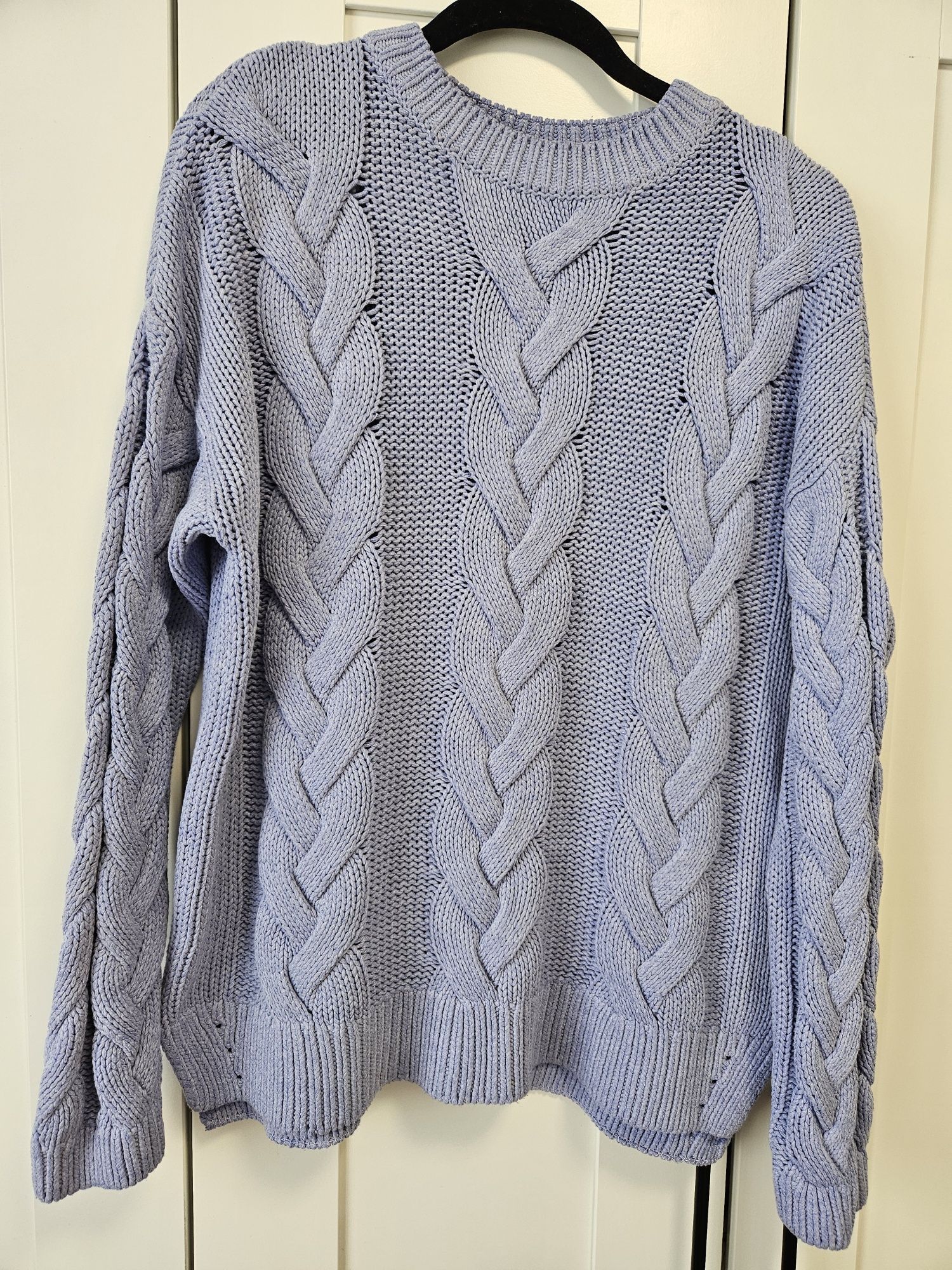 Pulover tricotat 
Marimea S, oversize
Stare impecabila